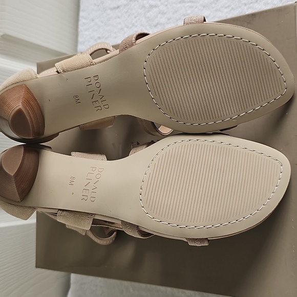 NWT Donald J. Pliner Leather Caged Strap Sandal w 2" heel. 8M SAND - Picture 12 of 13